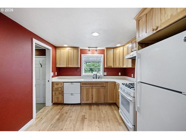 940 W N St, Springfield, OR 97477