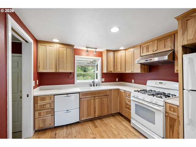940 W N St, Springfield, OR 97477
