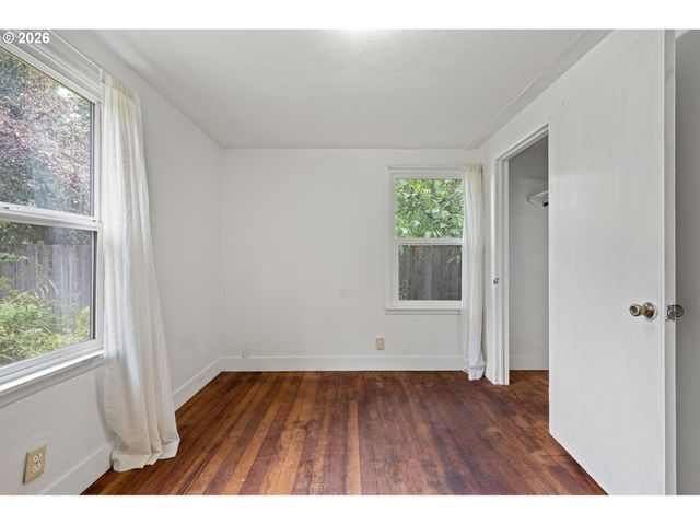 940 W N St, Springfield, OR 97477