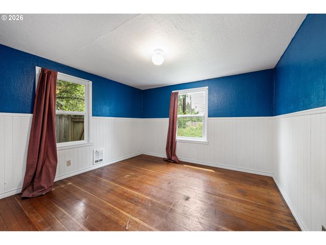 940 W N St, Springfield, OR 97477