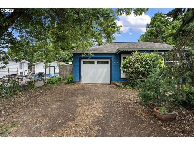 940 W N St, Springfield, OR 97477