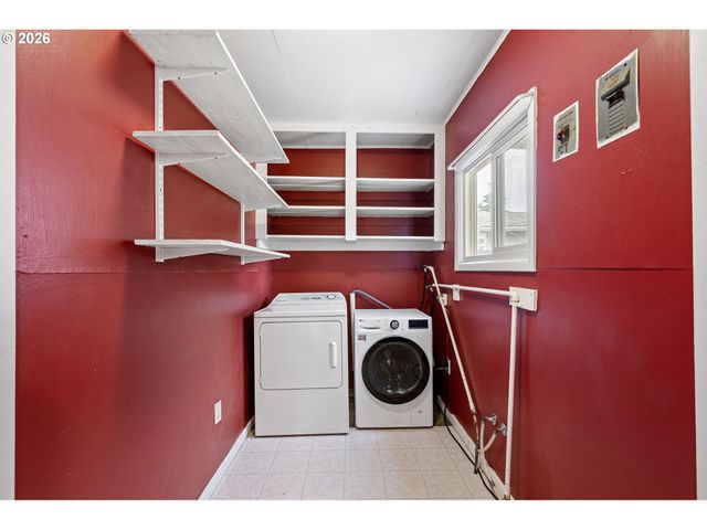 940 W N St, Springfield, OR 97477