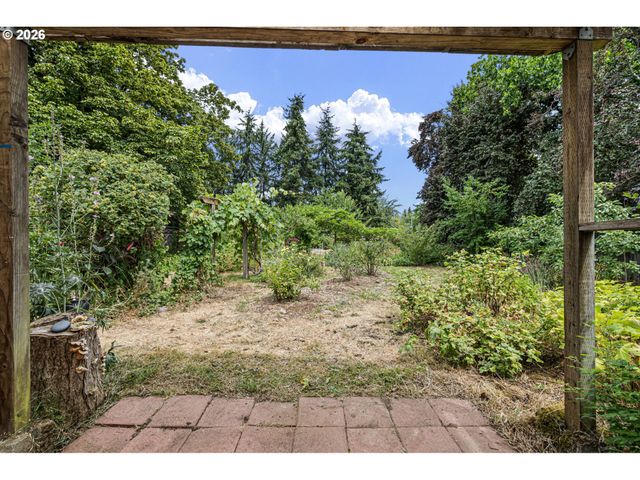 940 W N St, Springfield, OR 97477
