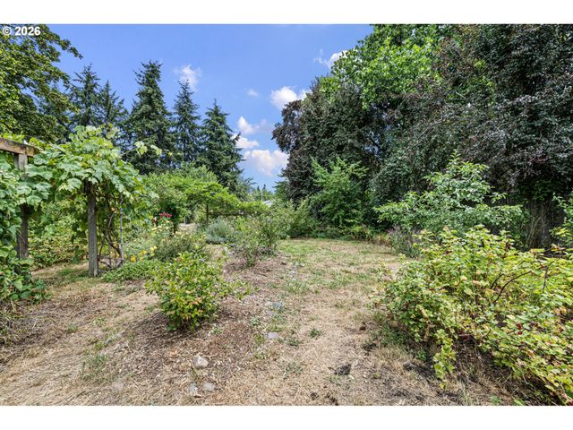 940 W N St, Springfield, OR 97477