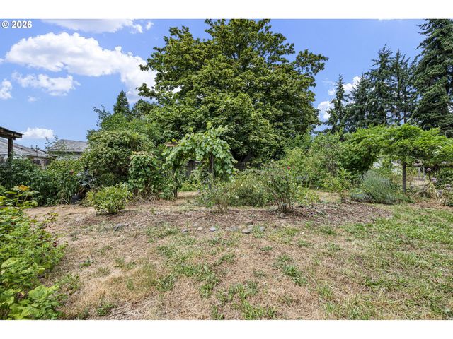 940 W N St, Springfield, OR 97477
