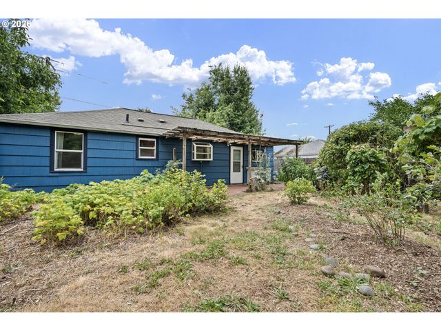 940 W N St, Springfield, OR 97477