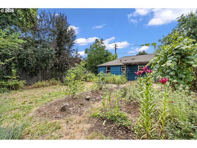 940 W N St, Springfield, OR 97477