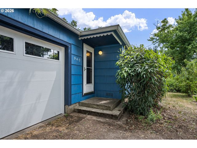 940 W N St, Springfield, OR 97477