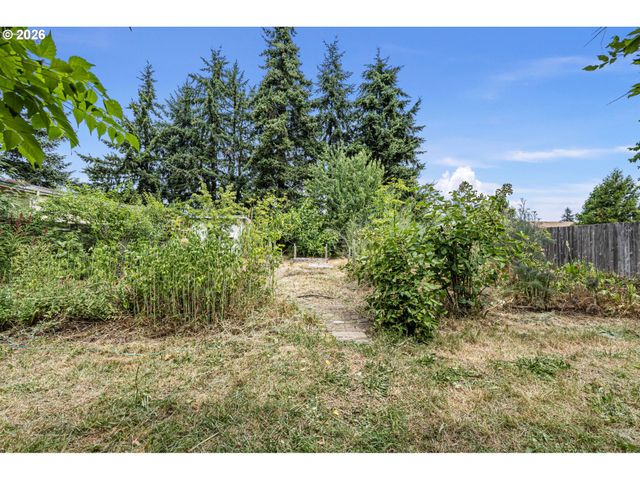 940 W N St, Springfield, OR 97477