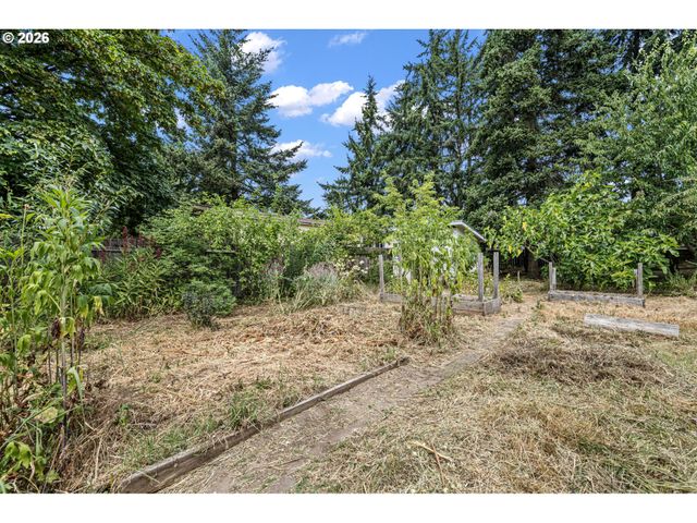 940 W N St, Springfield, OR 97477