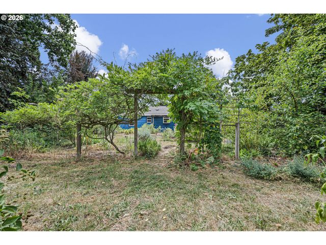 940 W N St, Springfield, OR 97477
