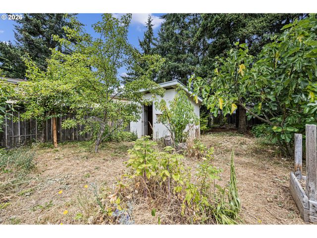 940 W N St, Springfield, OR 97477