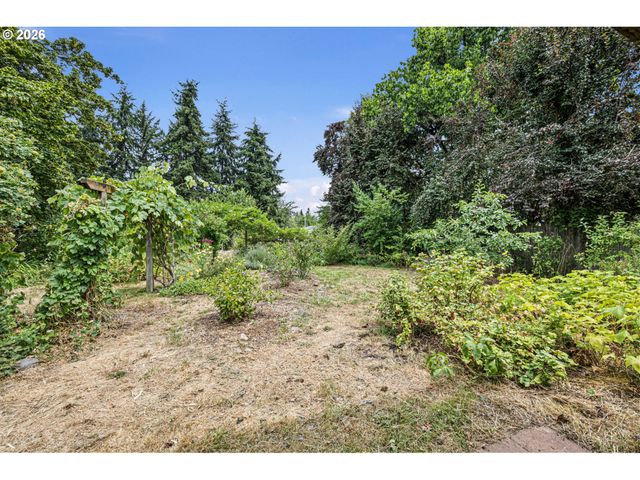 940 W N St, Springfield, OR 97477