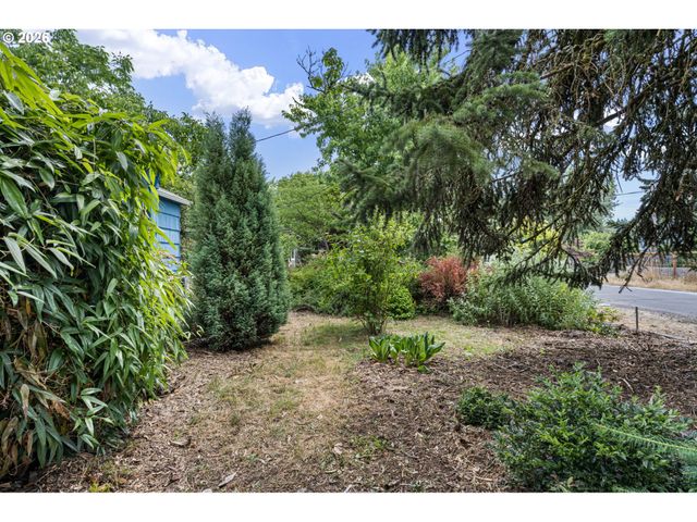 940 W N St, Springfield, OR 97477