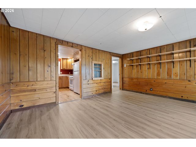 940 W N St, Springfield, OR 97477