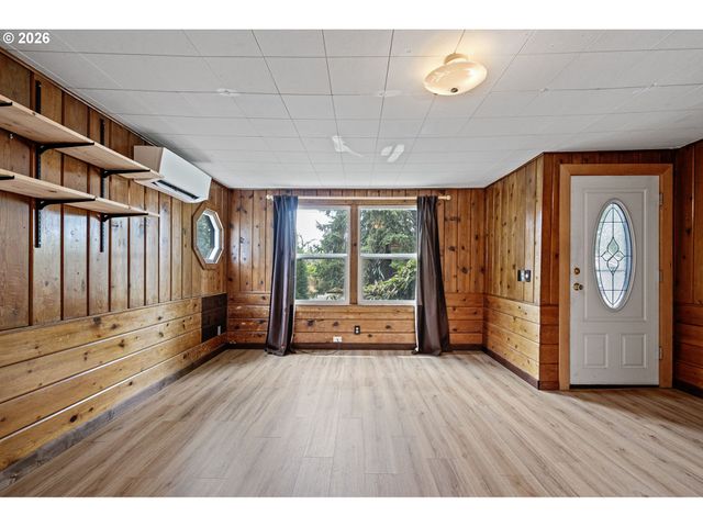 940 W N St, Springfield, OR 97477