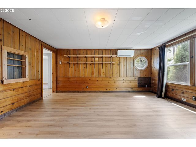940 W N St, Springfield, OR 97477