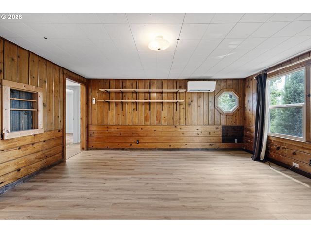 940 W N St, Springfield, OR 97477