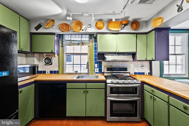 1211 BOLTON ST, Baltimore, MD 21217