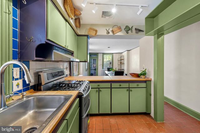 1211 BOLTON ST, Baltimore, MD 21217