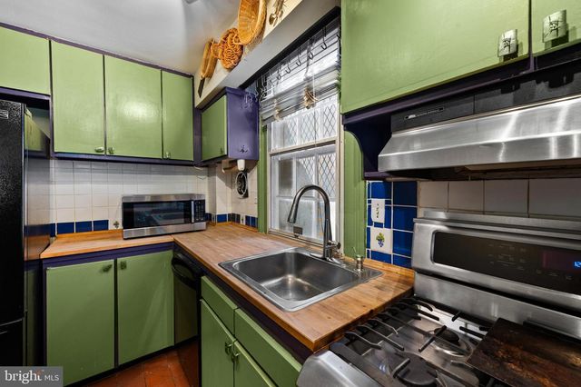 1211 BOLTON ST, Baltimore, MD 21217