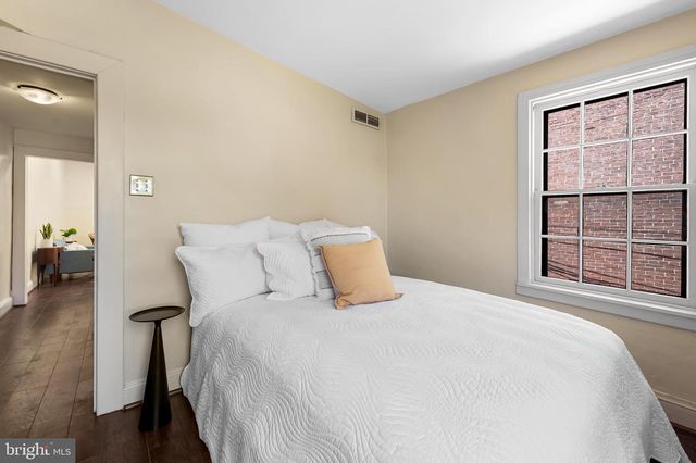 1211 BOLTON ST, Baltimore, MD 21217