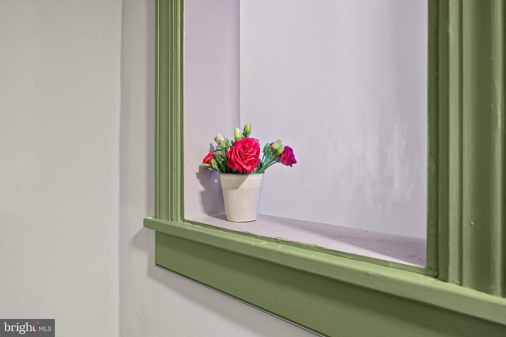Image 18 of property listing at 1211 BOLTON ST, Baltimore, MD 21217