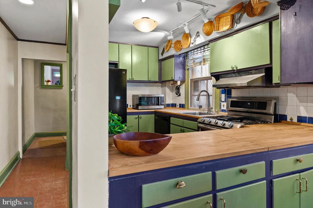 Image 20 of property listing at 1211 BOLTON ST, Baltimore, MD 21217