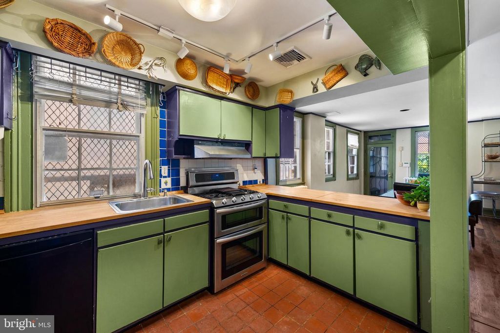 Image 27 of property listing at 1211 BOLTON ST, Baltimore, MD 21217