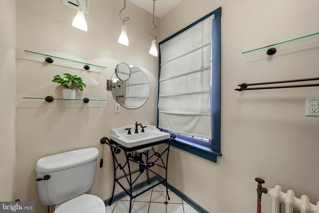 Image 43 of property listing at 1211 BOLTON ST, Baltimore, MD 21217