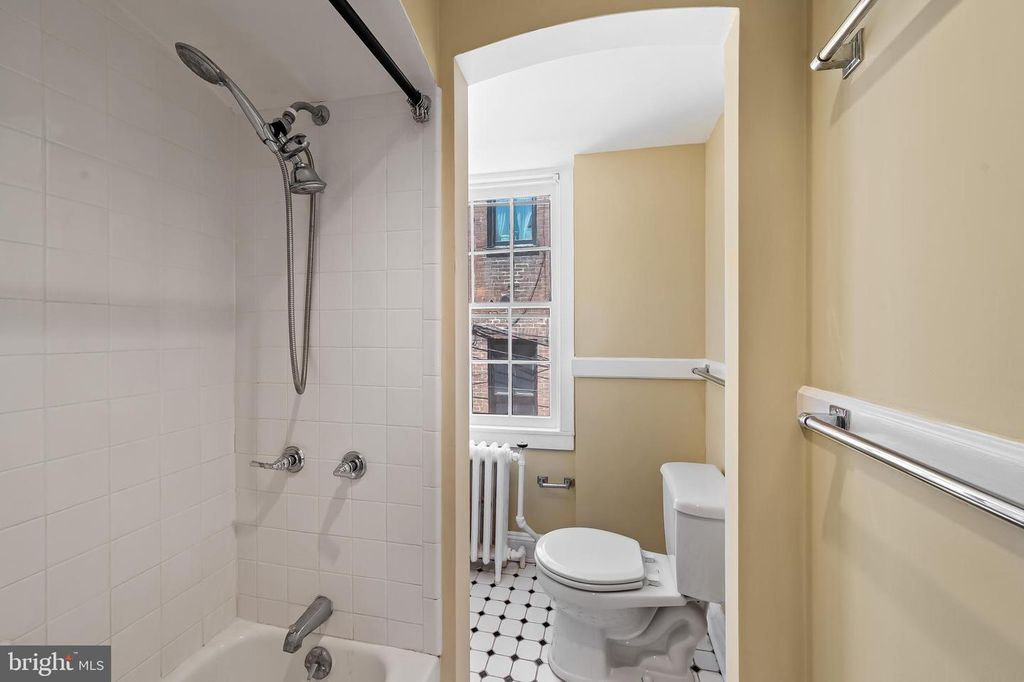 Image 50 of property listing at 1211 BOLTON ST, Baltimore, MD 21217