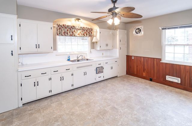 5113 Stringtown Road, Evansville, IN 47711