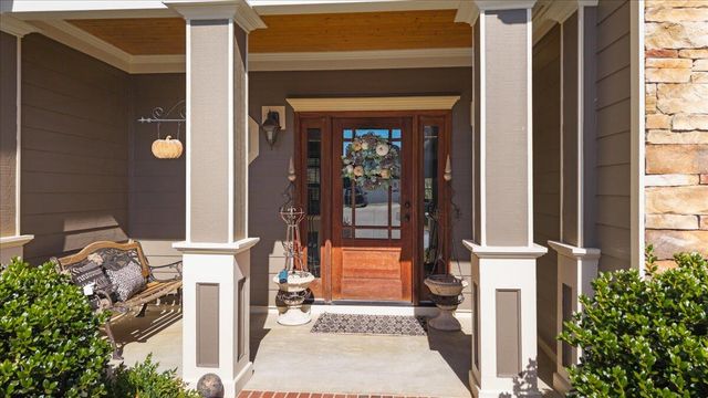 8859 Seven Lakes Drive, Ooltewah, TN 37363