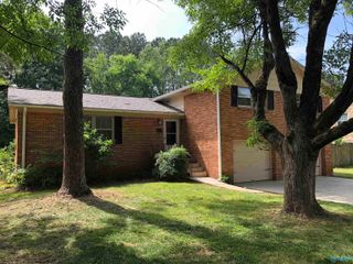 323 Forrest Park Ct, Huntsville, AL 35806