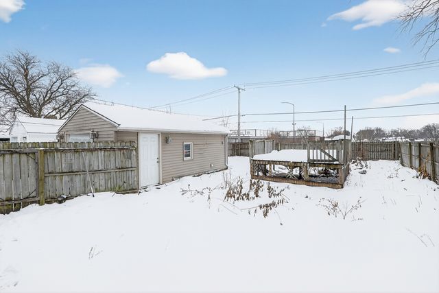 560 Beckman Drive, Kankakee, IL 60901