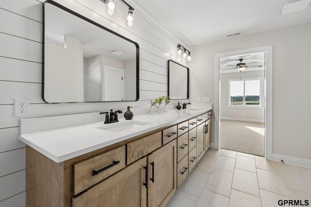 12361 Fenwick Street, Papillion, NE 68046