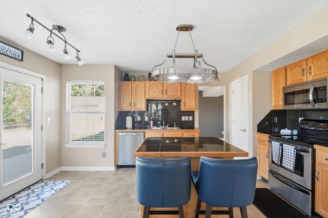 858 Austrian Way, Avon, IN 46123