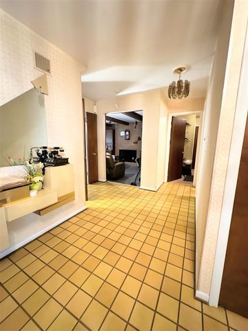 18215 Adrian Street, Southfield, MI 48075
