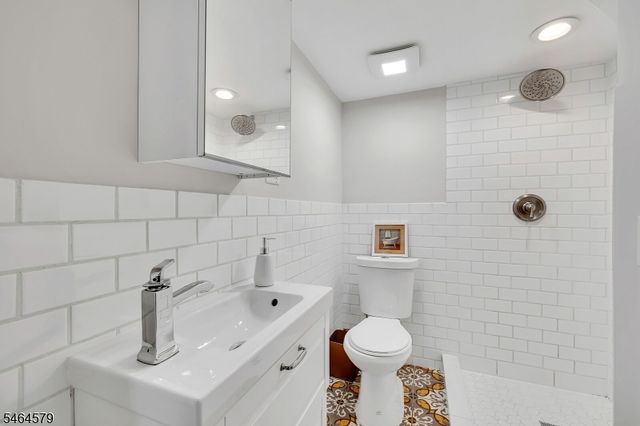 345 Broughton Ave, Bloomfield Twp., NJ 07003