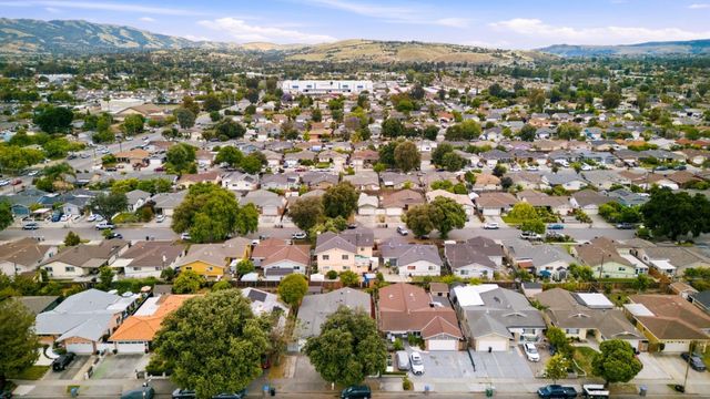 1658 Tierra Buena Drive, San Jose, CA 95121