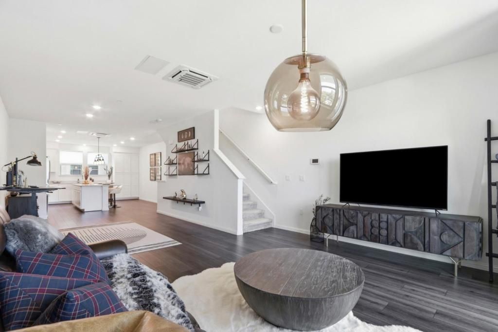 Image 7 of property listing at 6709 Magnetic Loop, San Jose, CA 95119