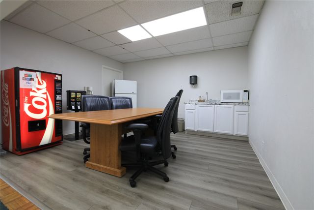 3600 W Pioneer Parkway 15, Pantego, TX 76013