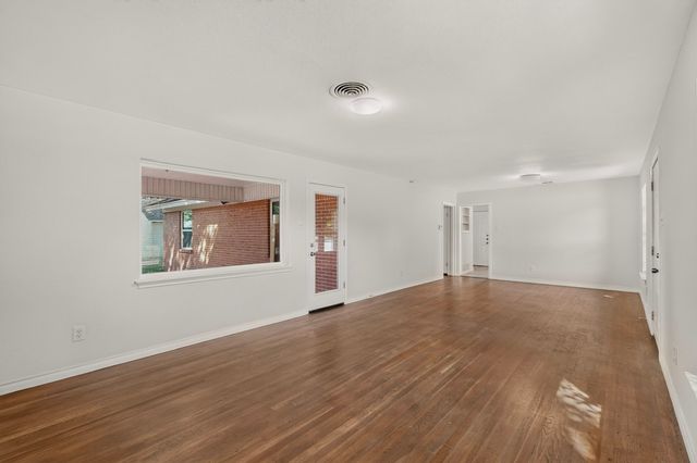 405 Easton Road, Dallas, TX 75218