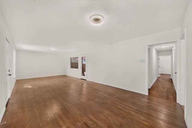 405 Easton Road, Dallas, TX 75218