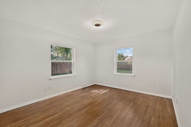 405 Easton Road, Dallas, TX 75218