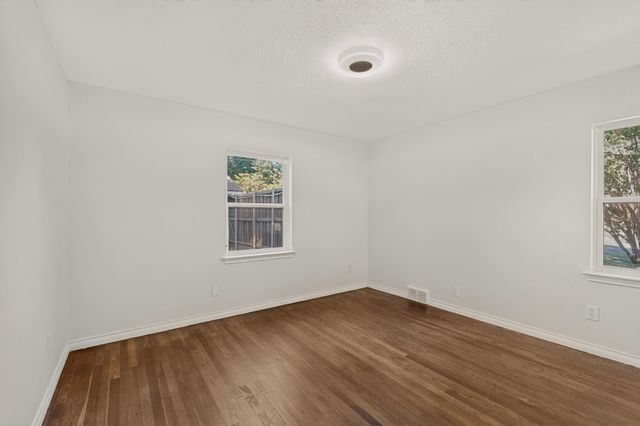 405 Easton Road, Dallas, TX 75218
