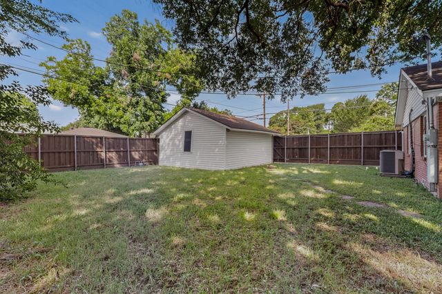 405 Easton Road, Dallas, TX 75218