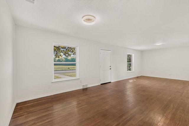 405 Easton Road, Dallas, TX 75218
