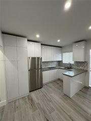 551 SW 57th Ave 2, Miami, FL 33144