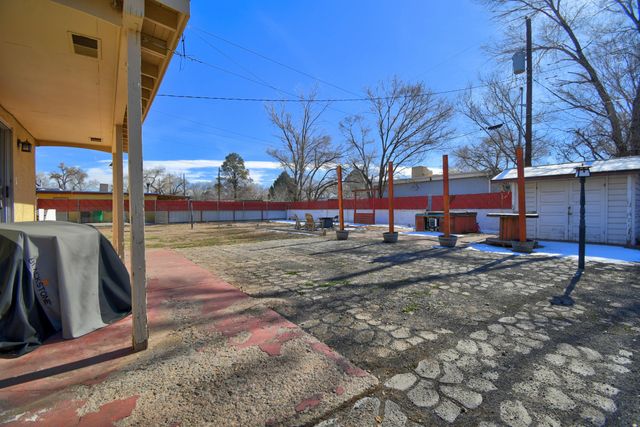 1812 Quiet Lane SW, Albuquerque, NM 87105